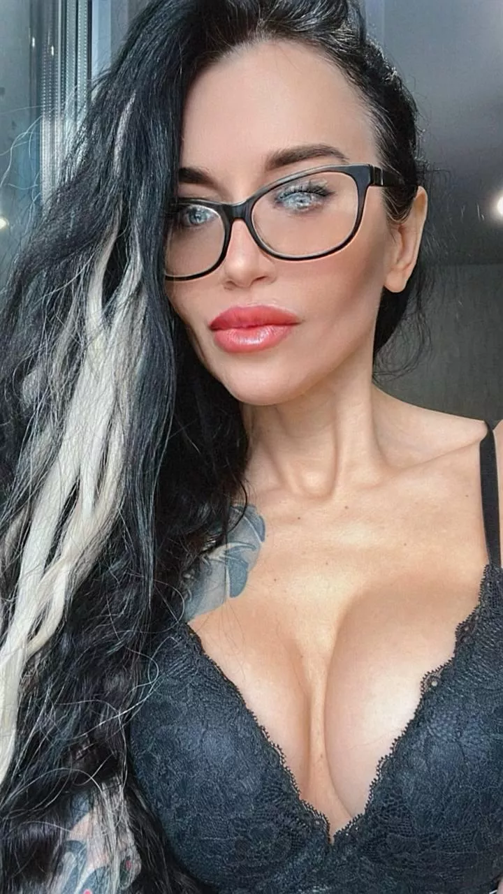 Love to getting naughty together before bed, join me posted by Juliadomaina