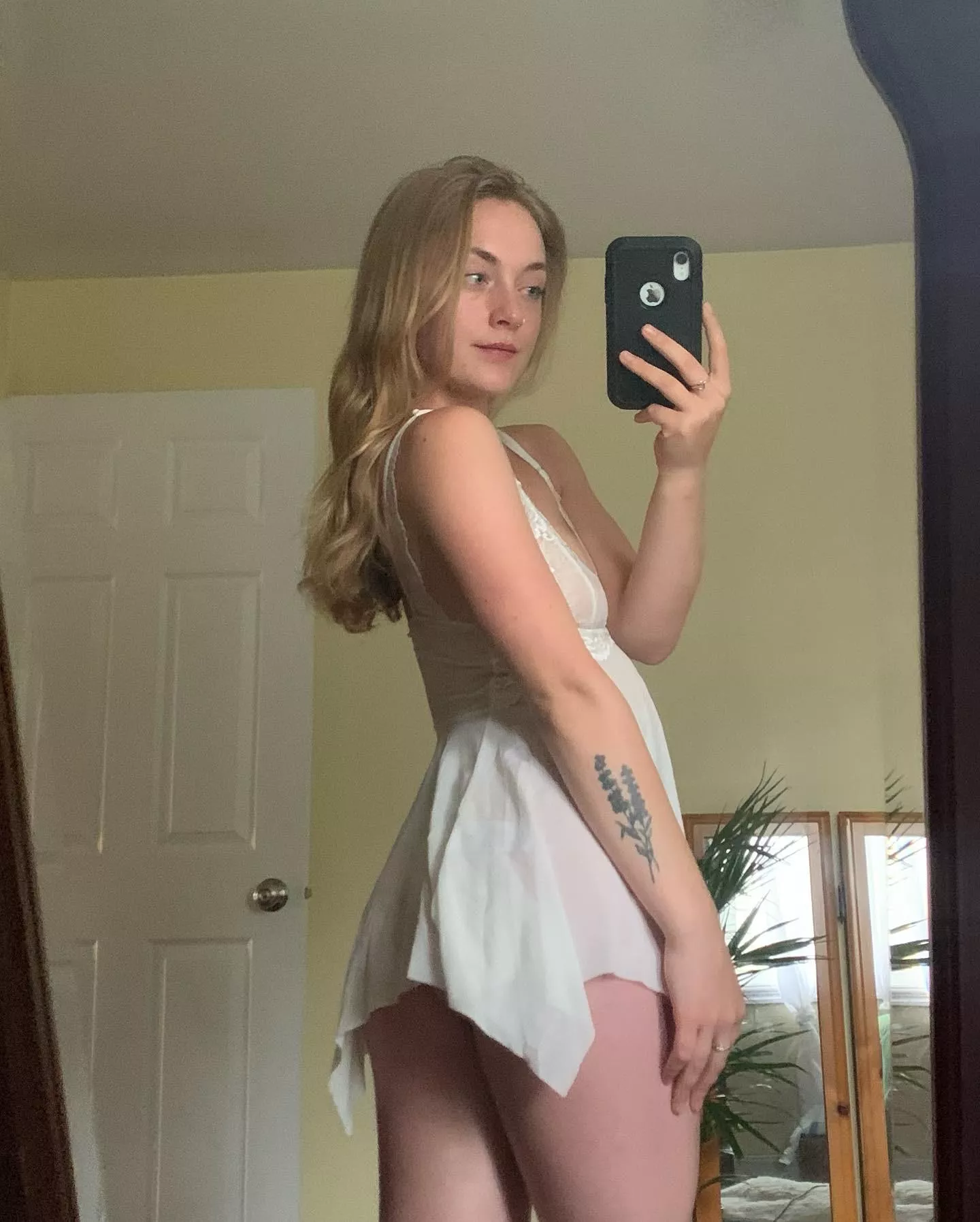 My body will definitely make your dick hard posted by Eloise_ML