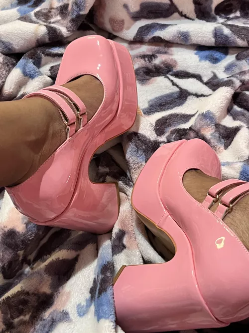 New shoes for Valentine’s by GoddessAura44