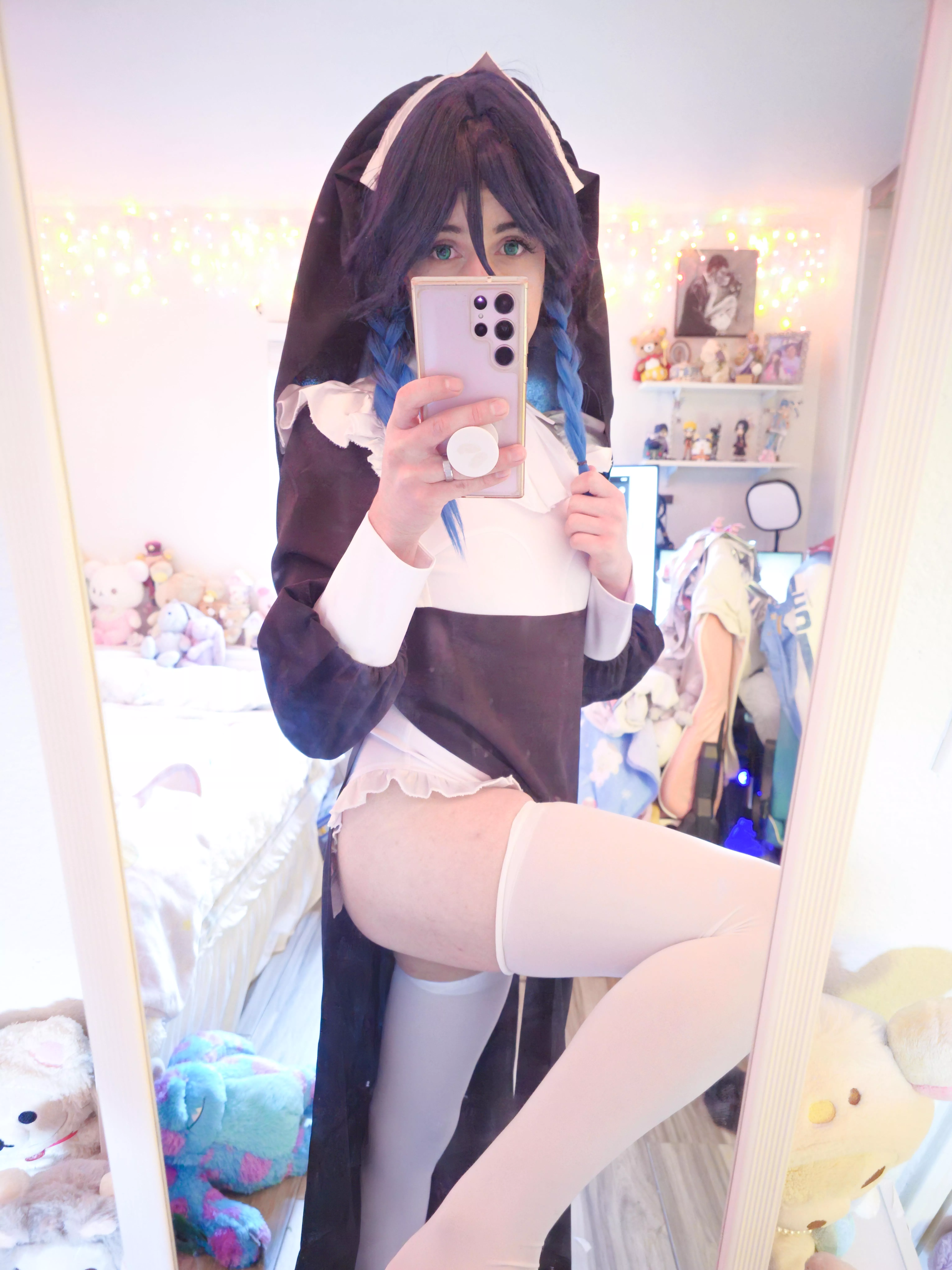 No, there isn't a messy room behind me 👀 posted by PixelSama_cos