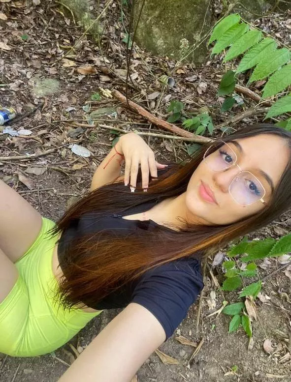 o you think I look cute in this top? posted by fehattakoroh