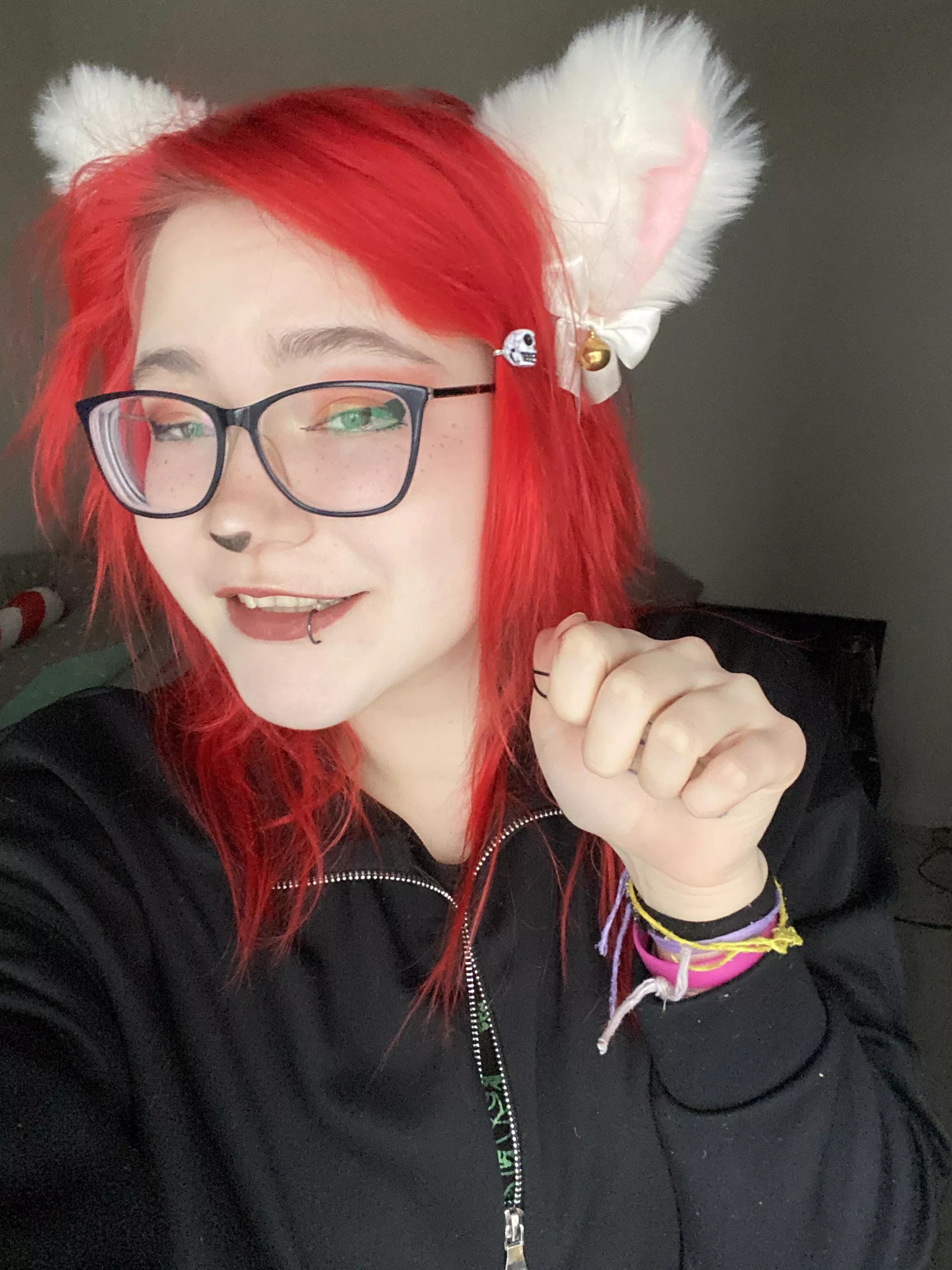 ohhh look at this bratty kitty :> posted by RieAkuma