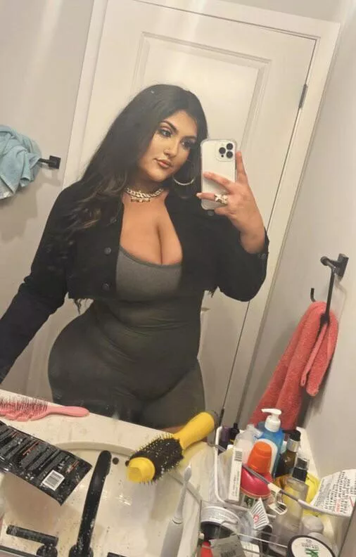 Sanjana posted by King_Joker007