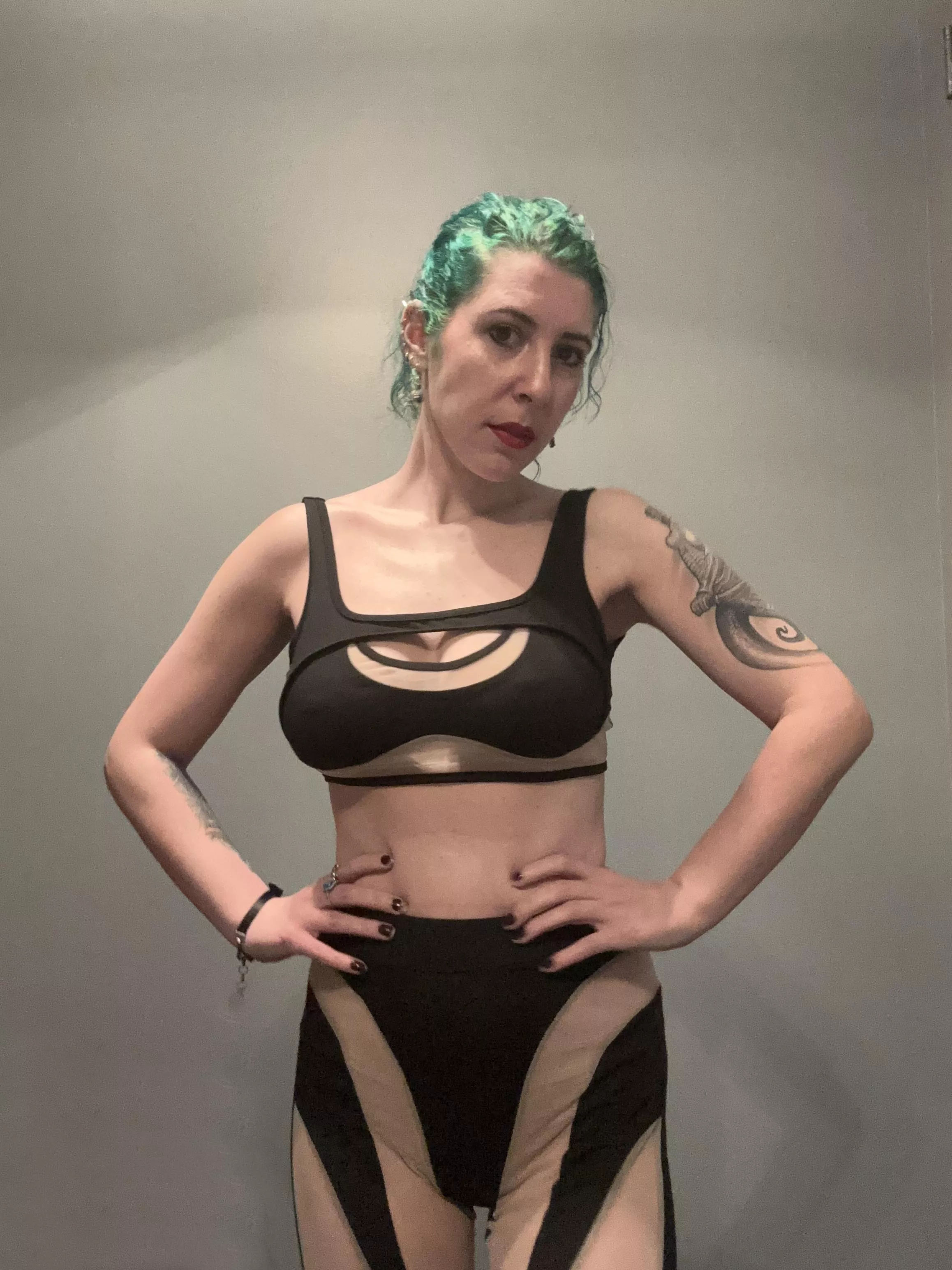 Sexy cutouts posted by sirenskiss3