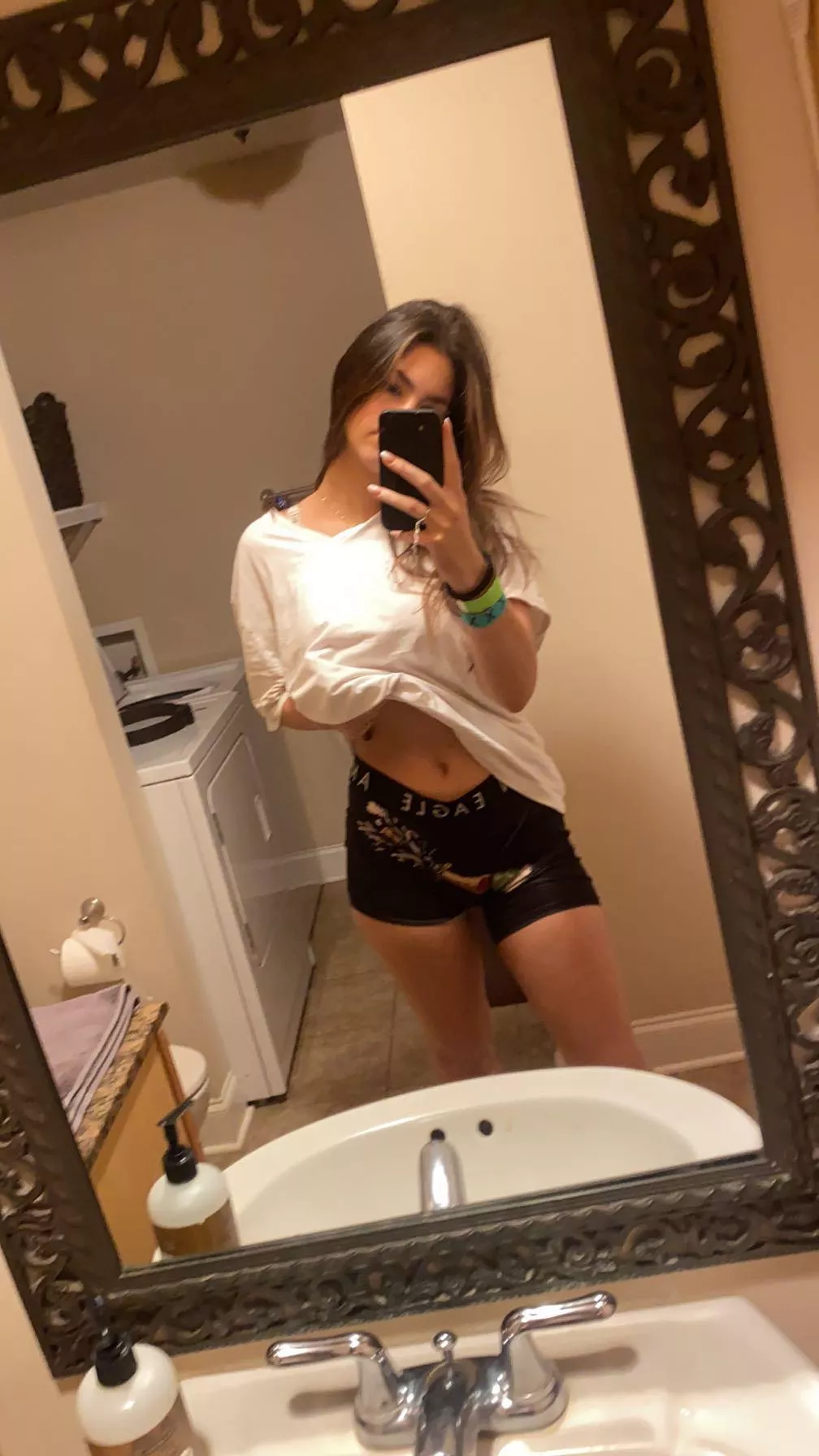 Shy girl's attempt at doing a hot mirror selfie posted by niminous