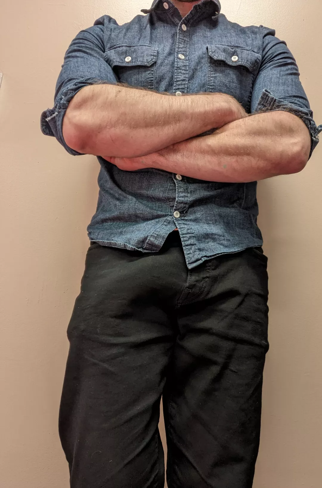 There's a couple things you might stare at in this pic. Strong forearms or...? posted by potatoe1987