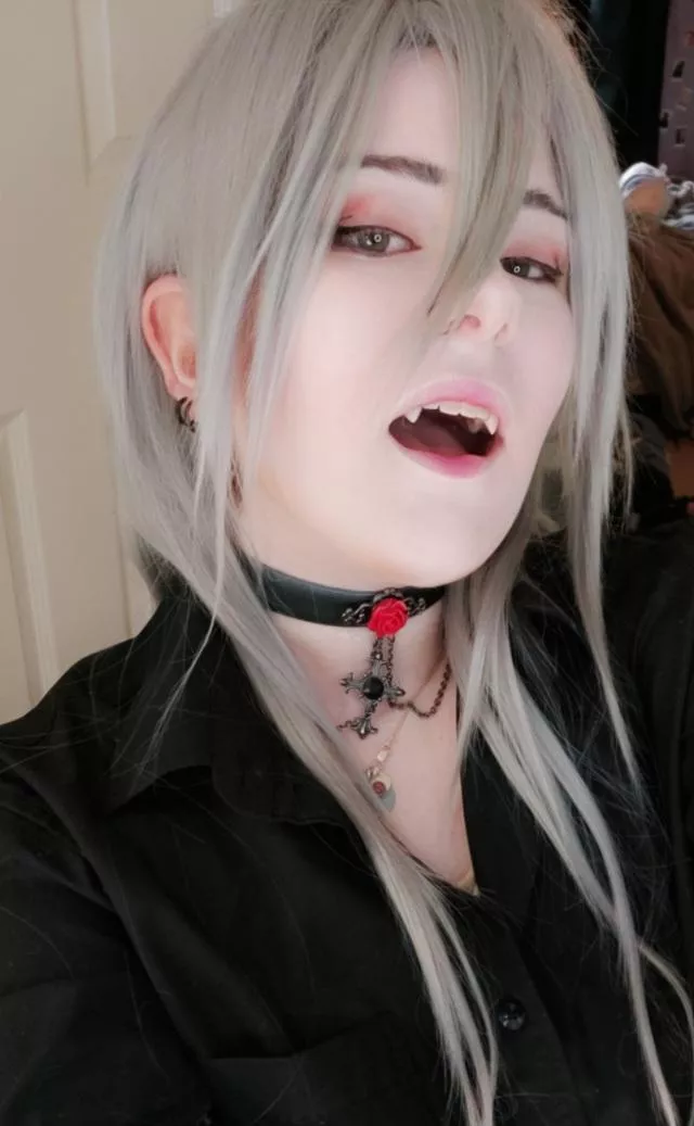 Vampire boy look 🖤🩸 posted by rainbowstorm130