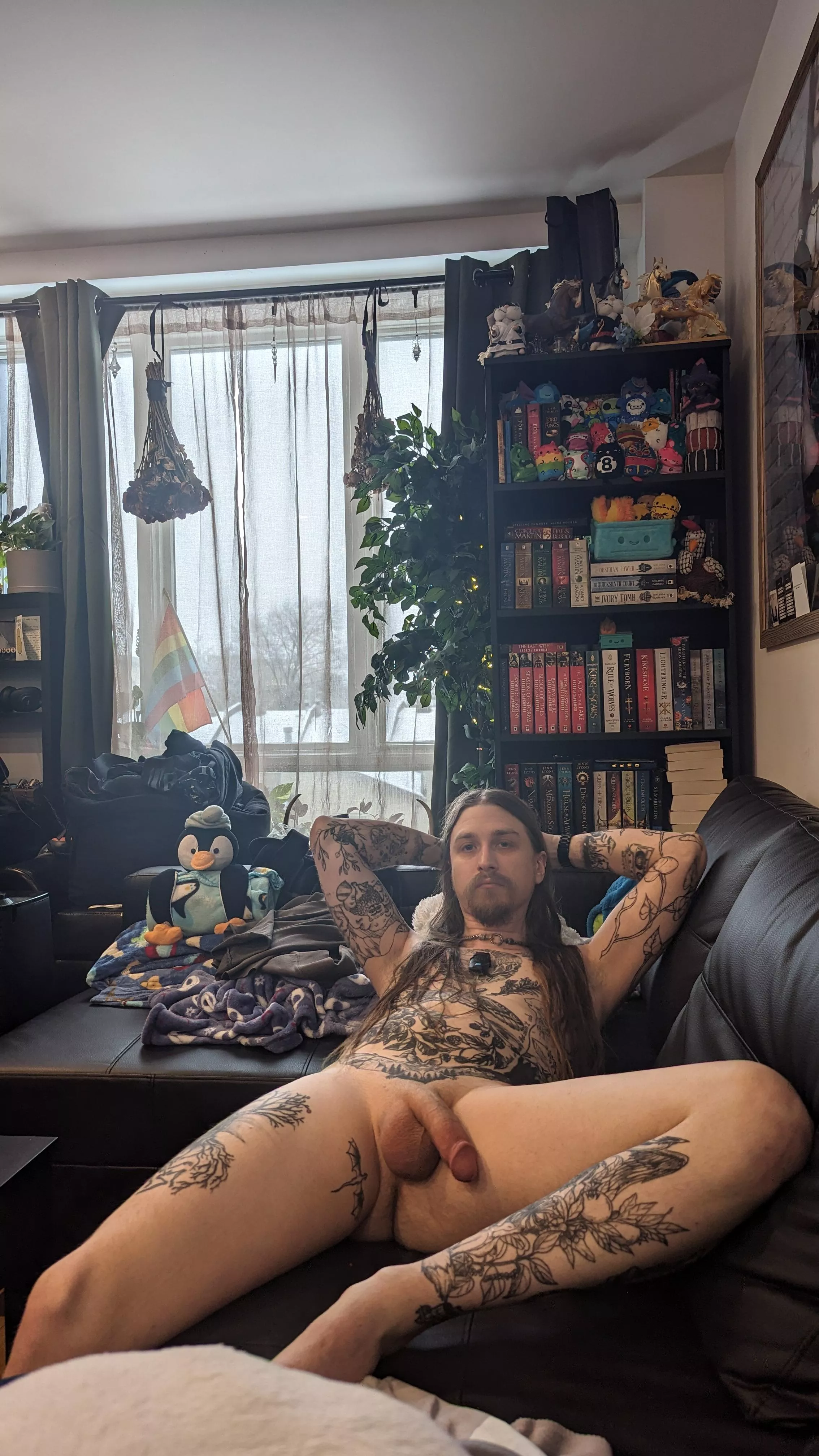 What better to do on a snow day than take nudes? (Ignore the heart monitor 😅) posted by Creaux-Onyx