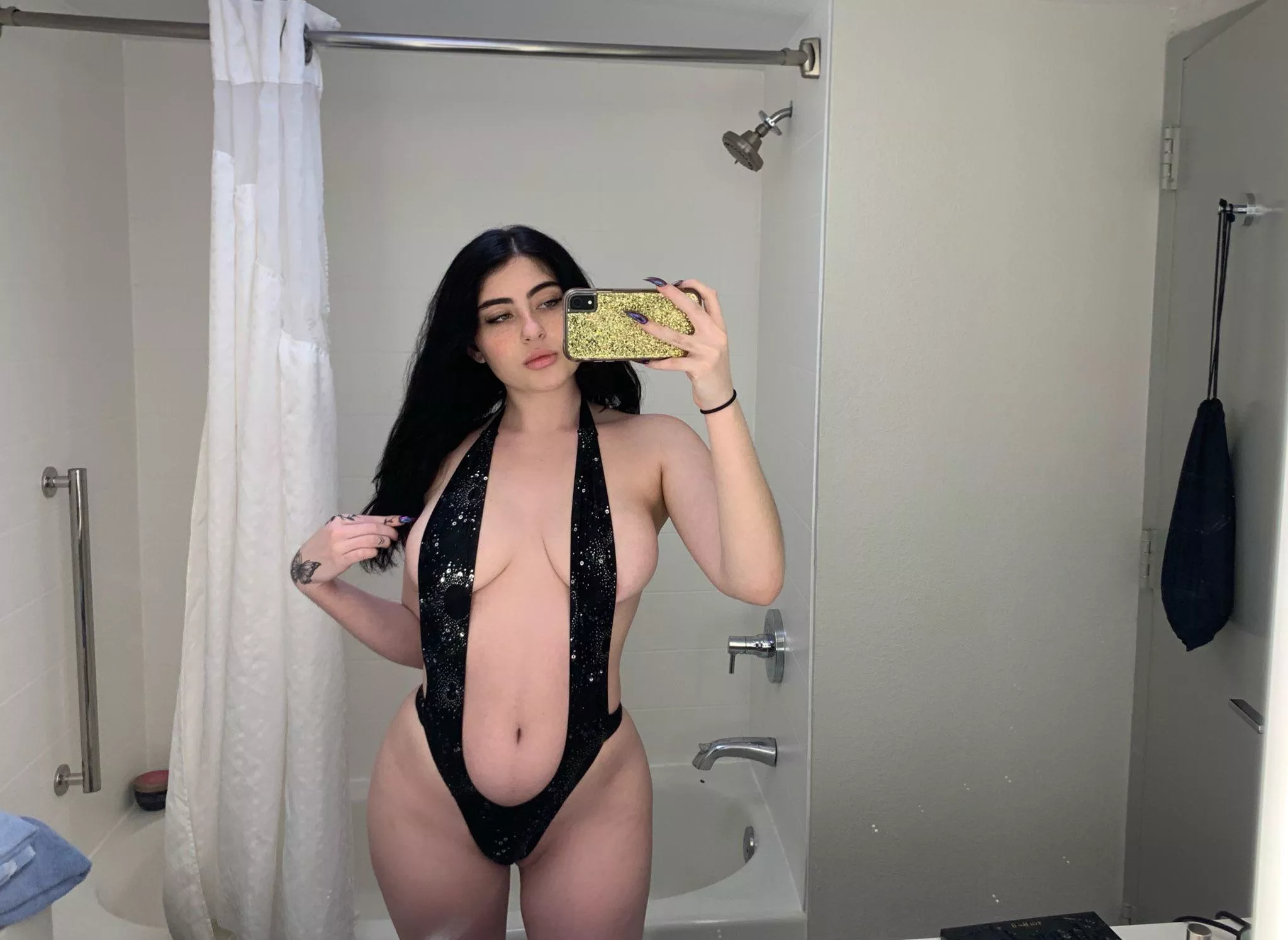 what do you guys think @alexisbackhous_ posted by Alelom