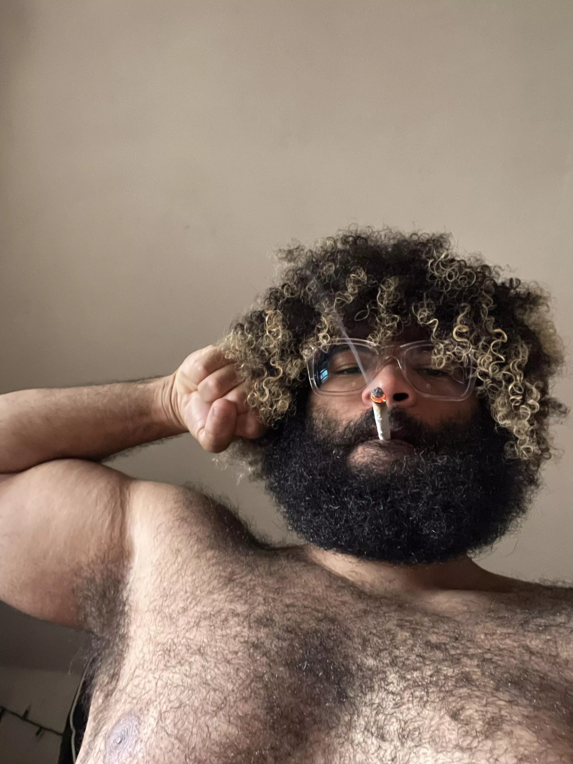 What reeks more my pits or my bud? posted by Chupeeeeeee