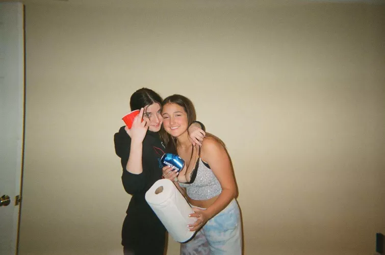 Wonder why she's so pissed... by Knomer23