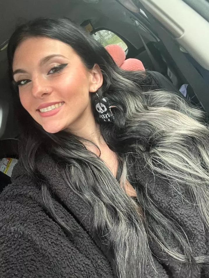 Would you date a classy girl like me? posted by mindlesstights