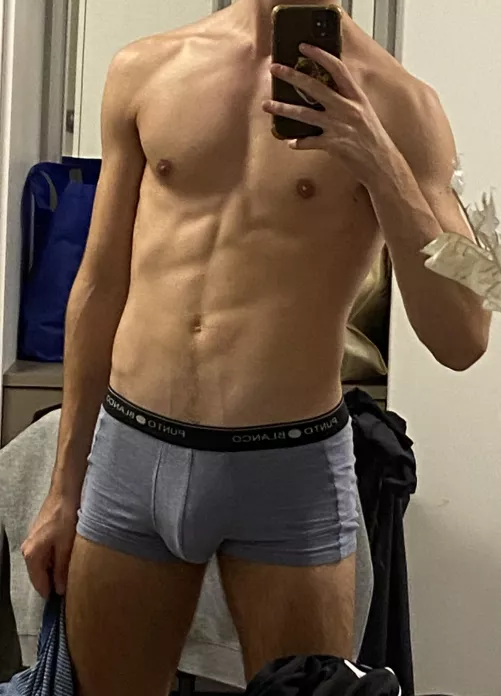 21 looking for (older) very big dicks. Snap in comments by Far-Adeptness-9902