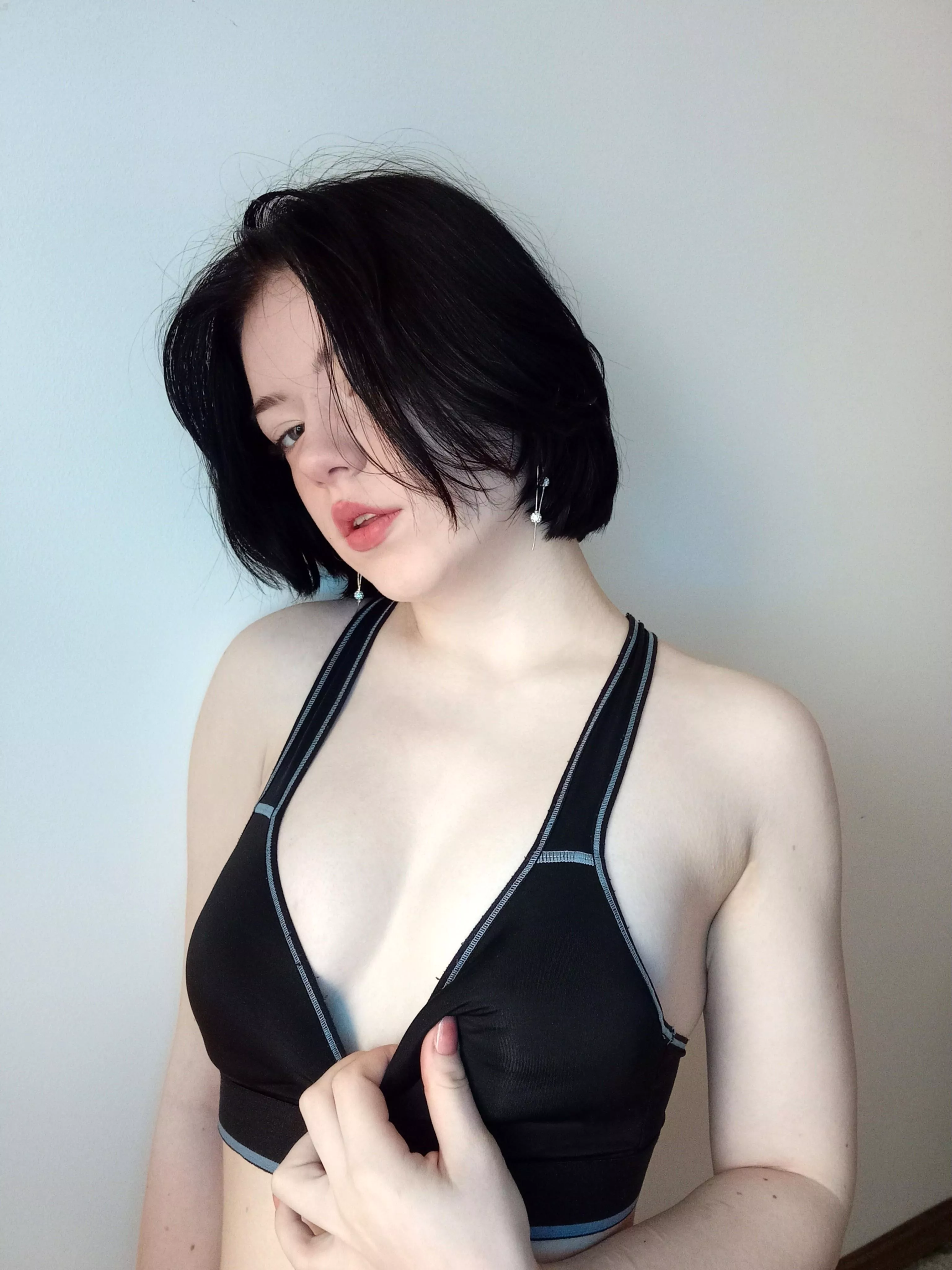 Any older men here to fuck me?😝 Curious about your age🤍 posted by AnnaPlaylist