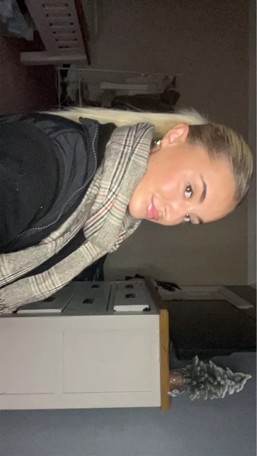 classy blonde :) xx by VagabondWarrioro