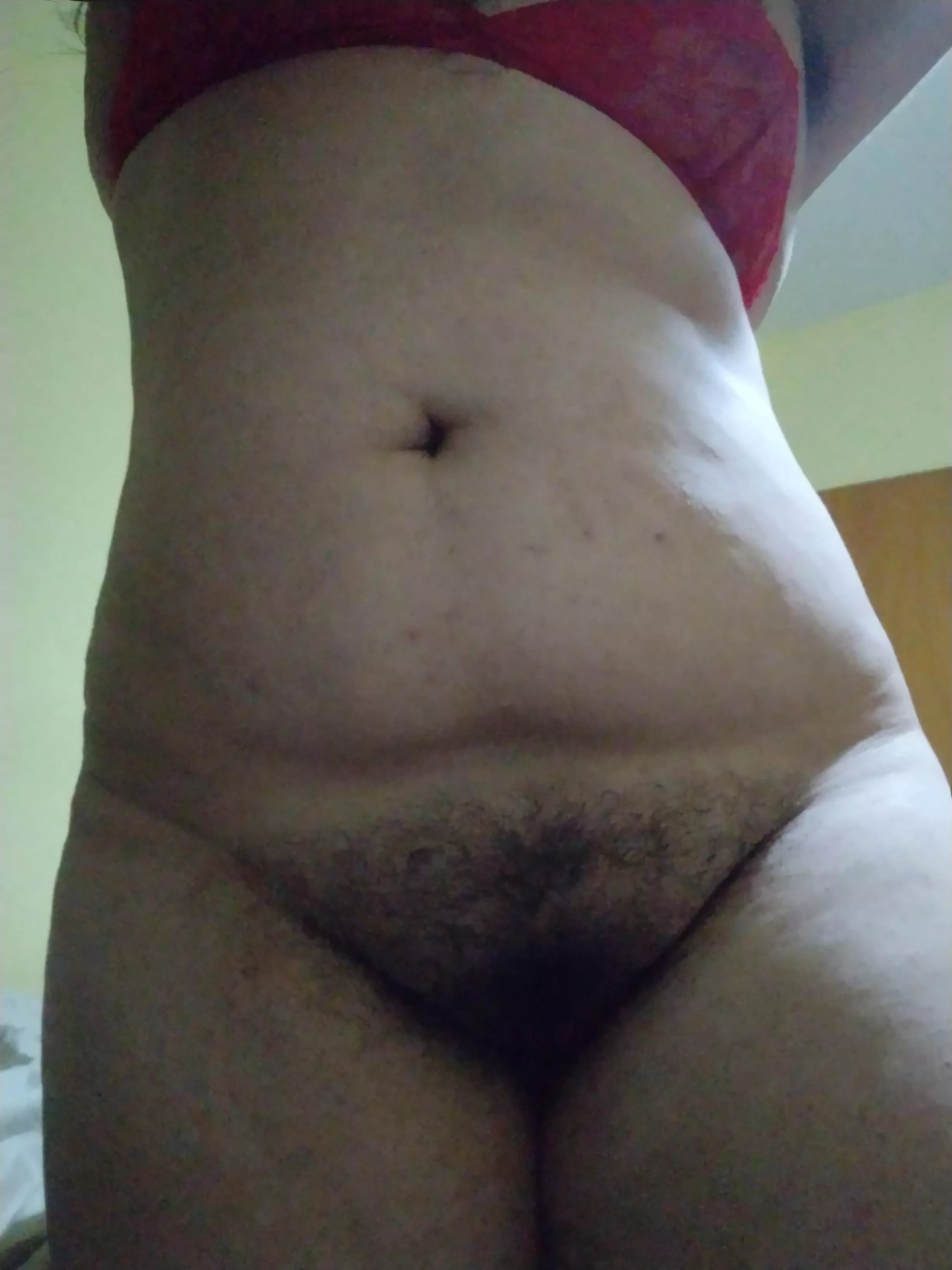 Does a hairy girl like me turn you on? posted by yourfavgirl00