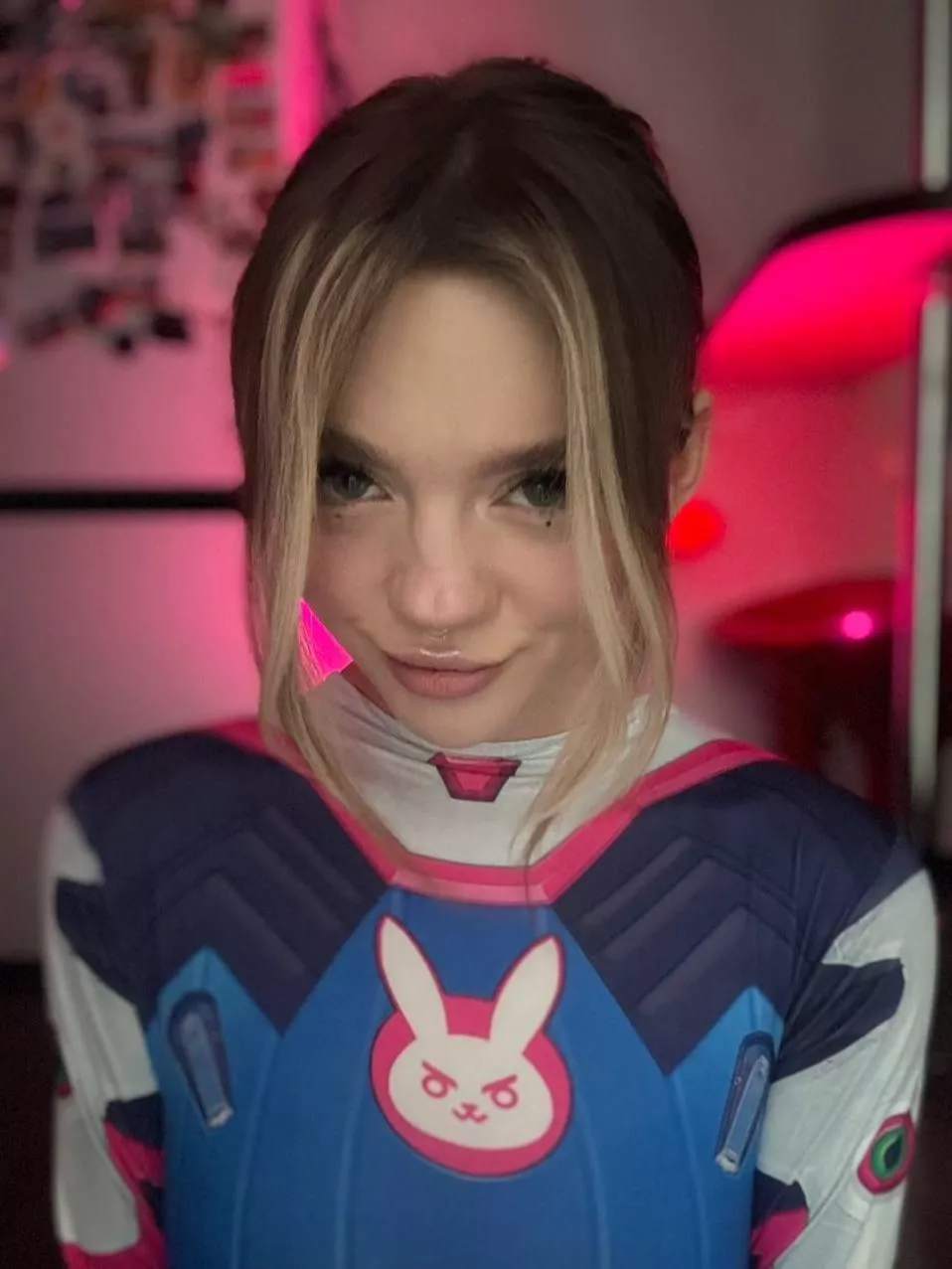 D.va wants to play posted by PrettyGirlHotness