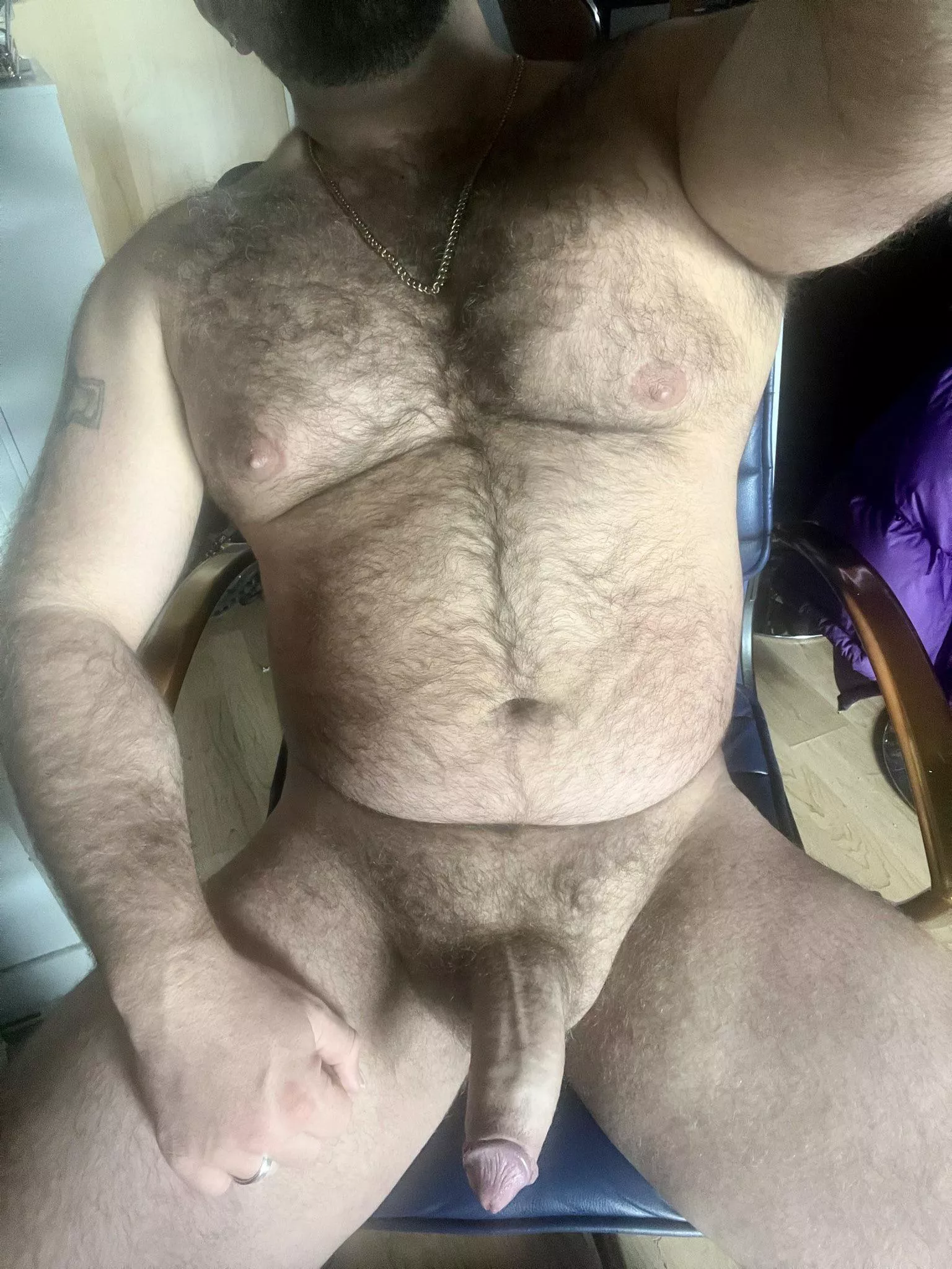 First pic here👋🏻 posted by Away_Shelter_7923