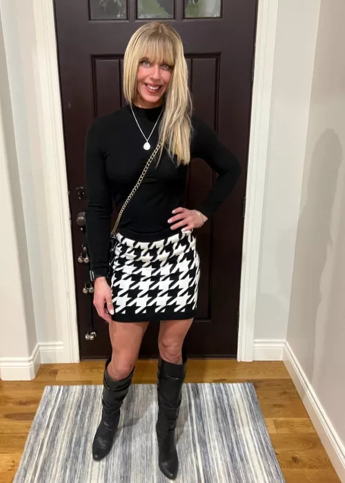 Girls night! If you were close, buy me a drink or eavesdrop to hear all the gossip. by SavanahLinn