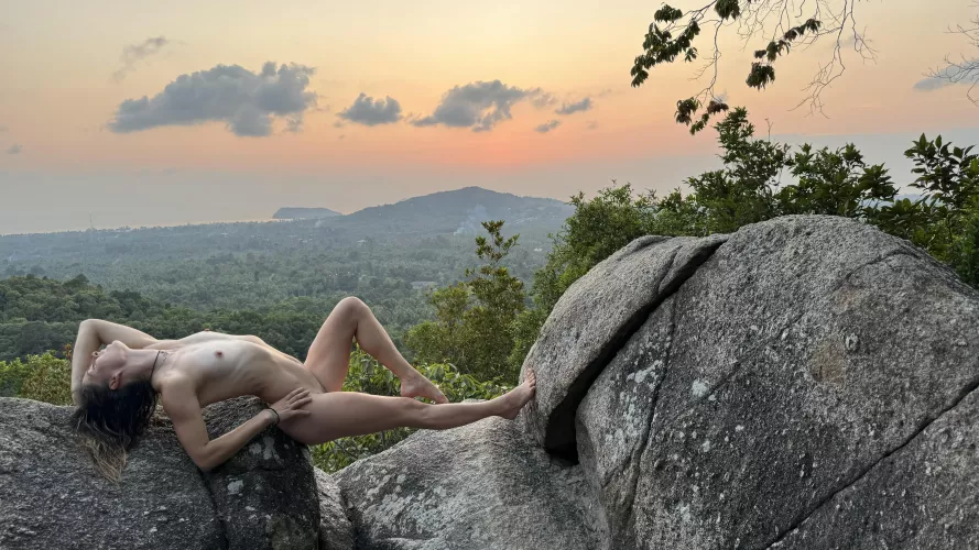 Had so much fun playing and climbing in Thailand! 🇹🇭 can’t wait to go back for more 💪 by LizBeCheeky