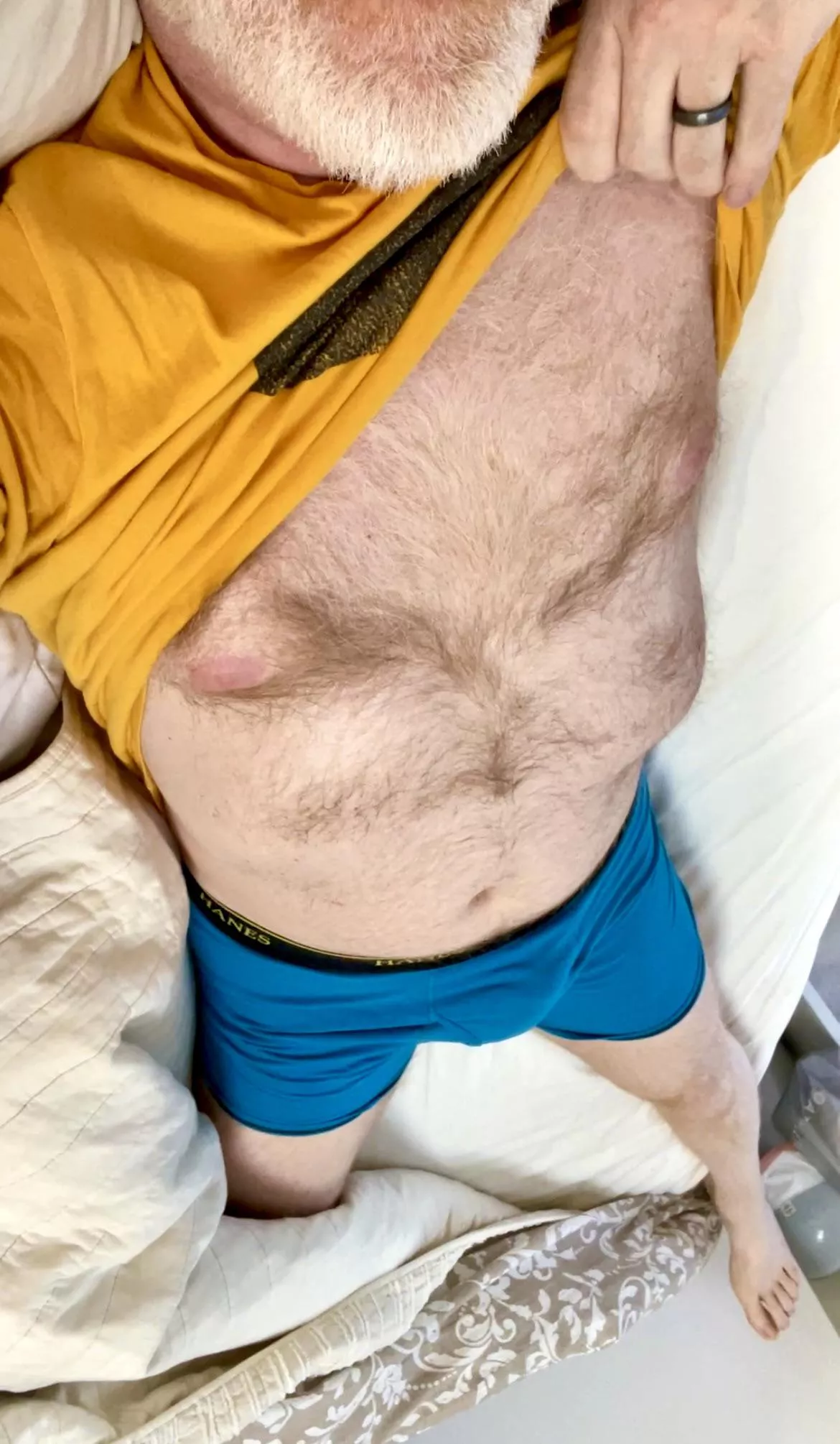 Happy Valentine’s Day Y’all. I need someone to help warm up my bed. posted by TigerNextDoor