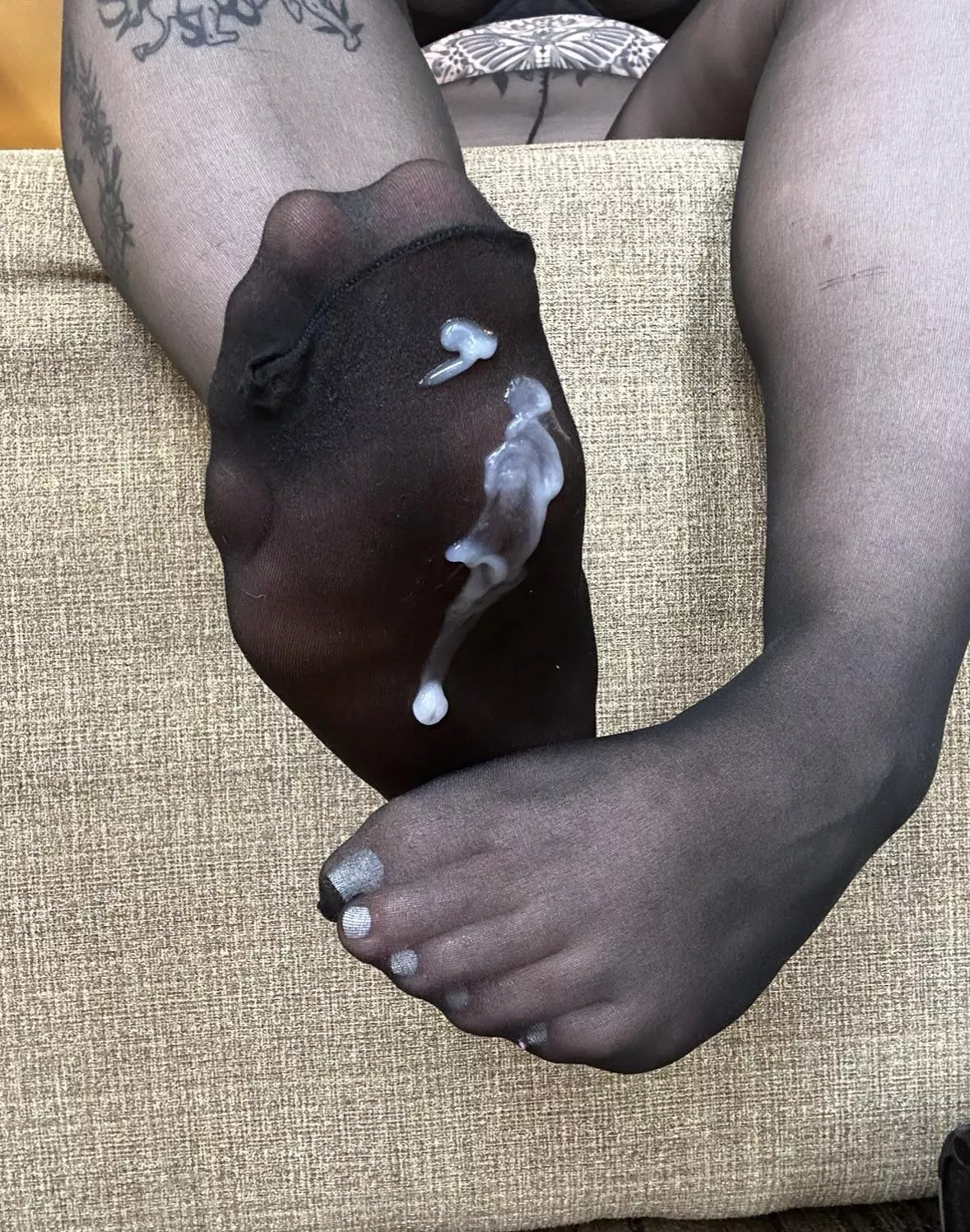 Have you ever cum on nylons posted by oilytoedbabe