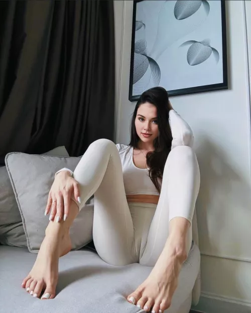 Hello 💕 oc by FollowingDazzling141