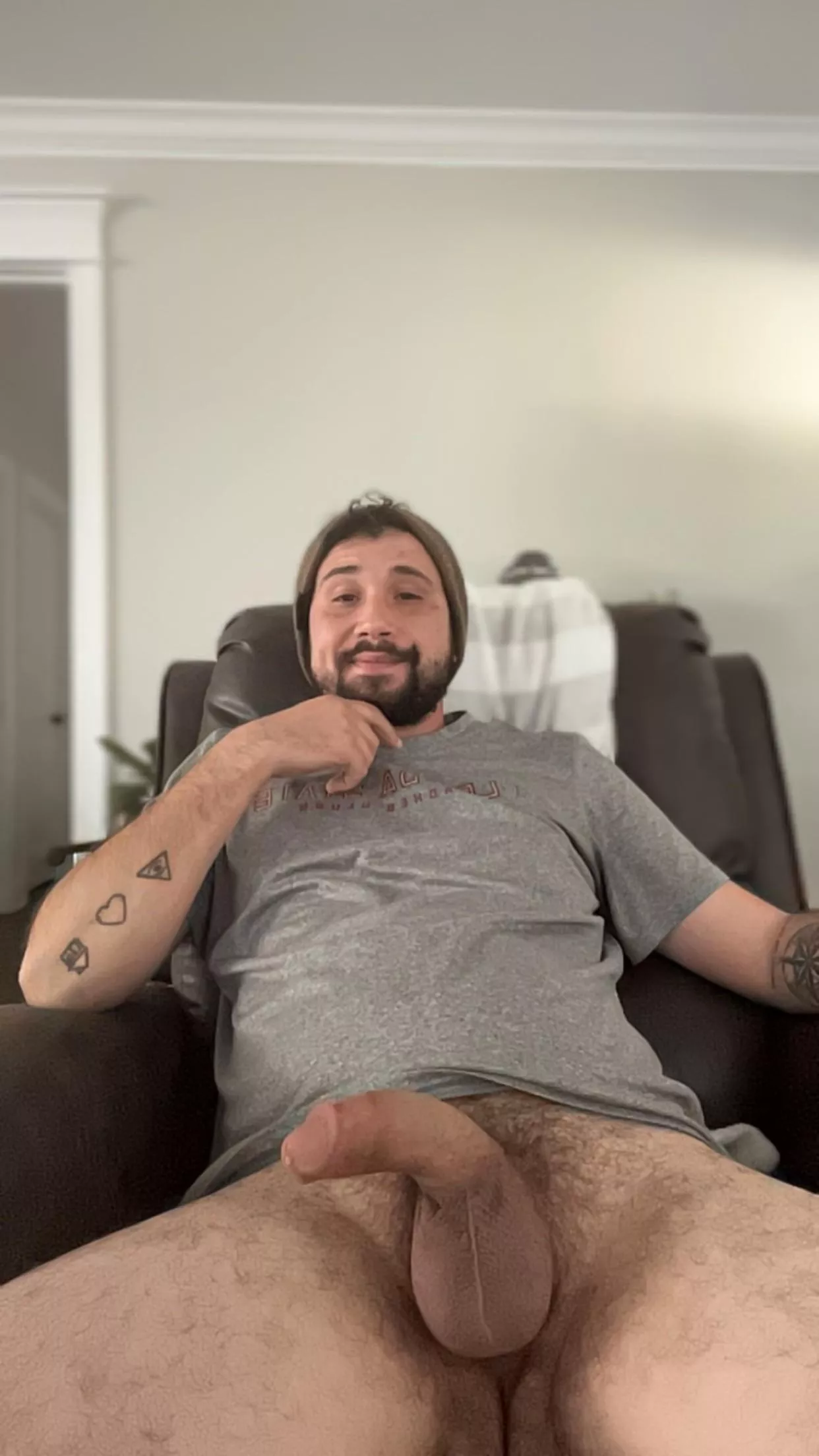 Horny and alone on valentines is the worst! Keep me company?? posted by KookyShirt4368