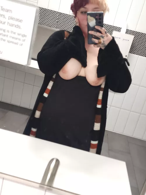 🌸 How about a real girl on this thread? by kuush4brainz20