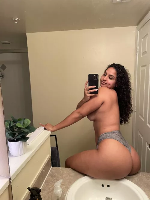 i need more male friends who like to exchange nudes with me by Clementine-xox