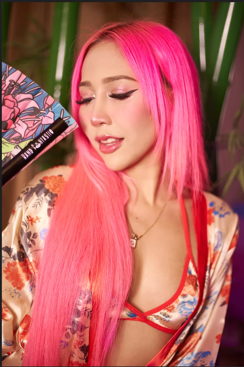 I'm in love with my pink hair posted by Gioiakomal