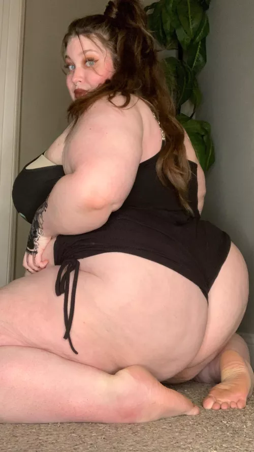 In need of someone’s head under my ass right now. by realmamahorker