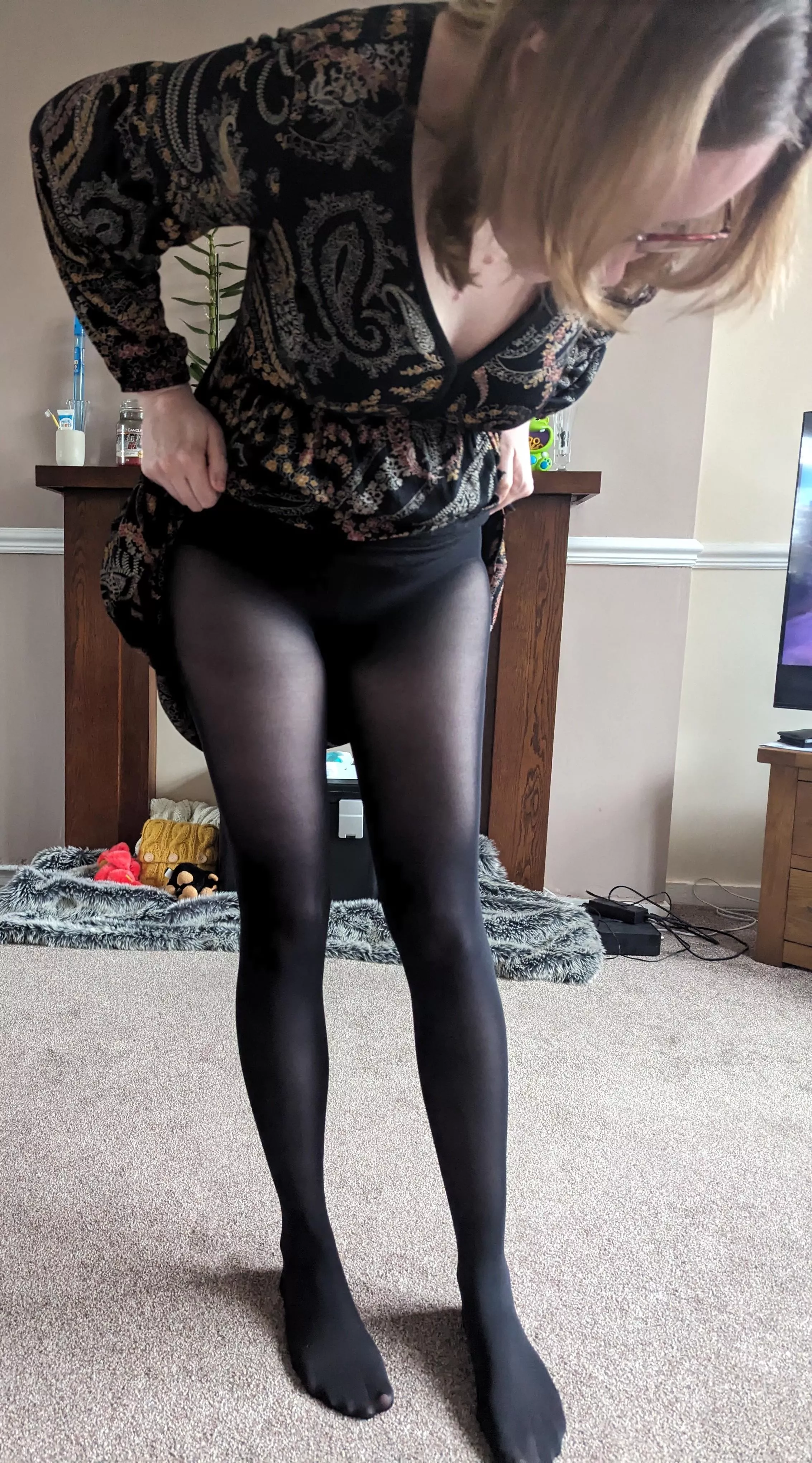 Long legs always look great in pantyhose posted by X_Danielle_X