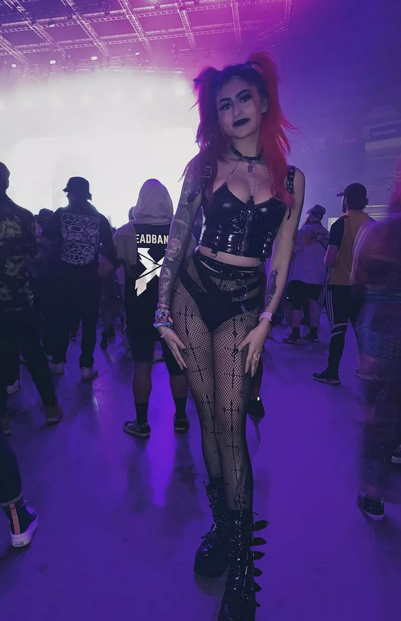 One more of the goth babe posted by BCNRIHoes