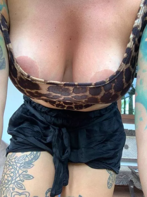 Plunging view of my cleavage posted by Joanne_Kilgore