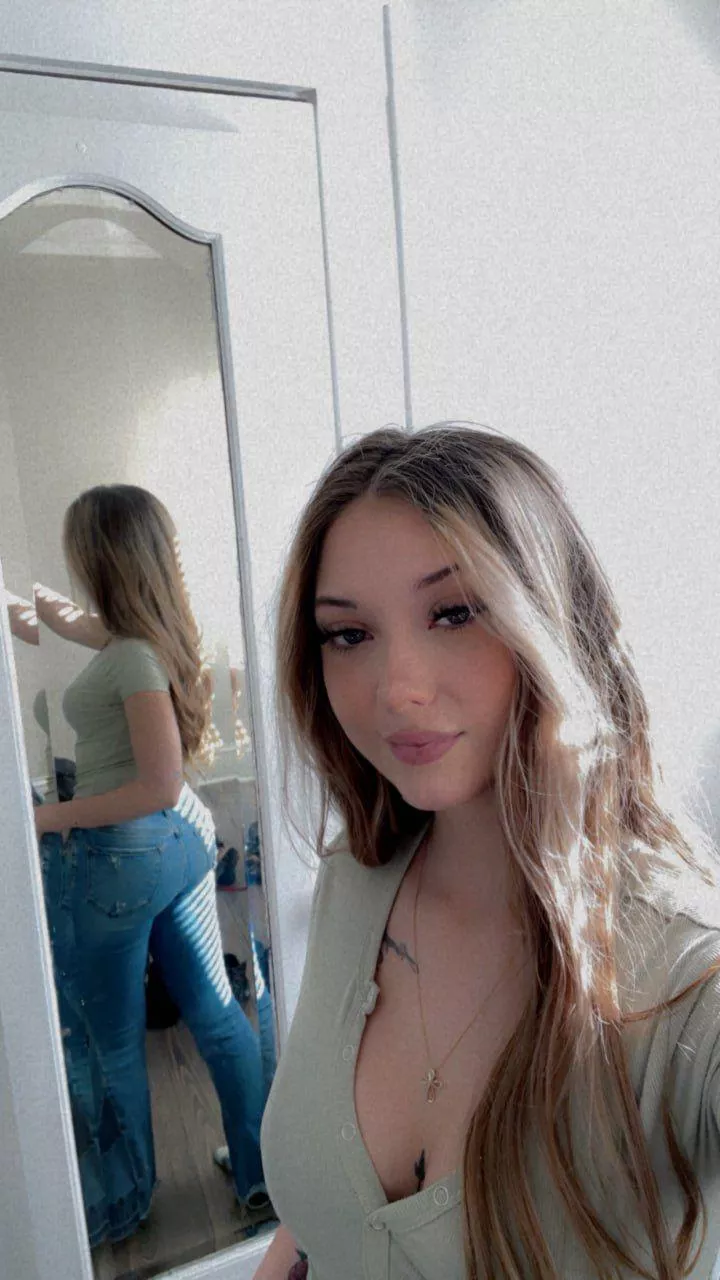 Strawberry lady with a nice butt posted by Vegetable_Fan_4131