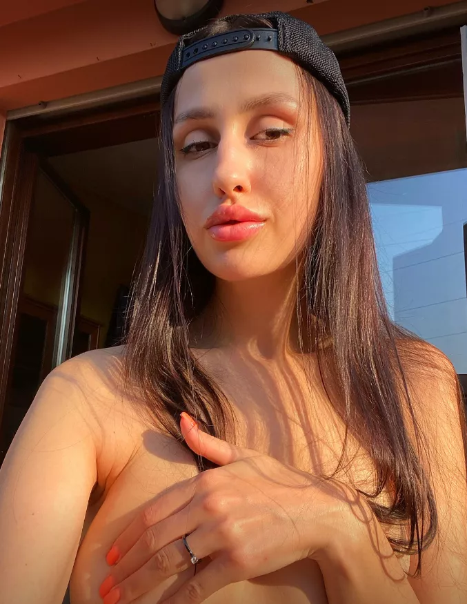sunlight is the best filter! say yes if you like my selfie posted by hotbrunettegirll