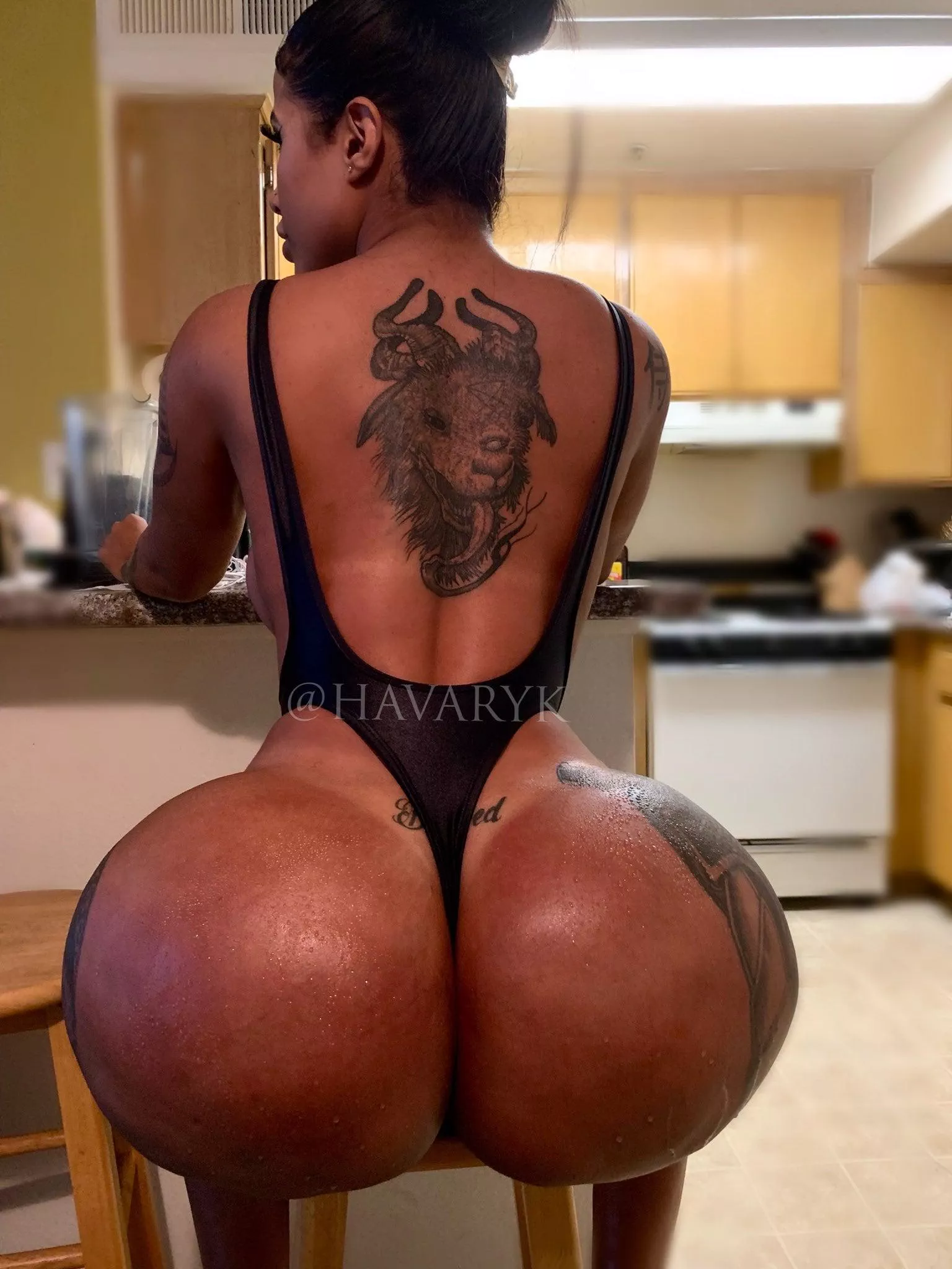 Tatted back and huge ass posted by useforcooming