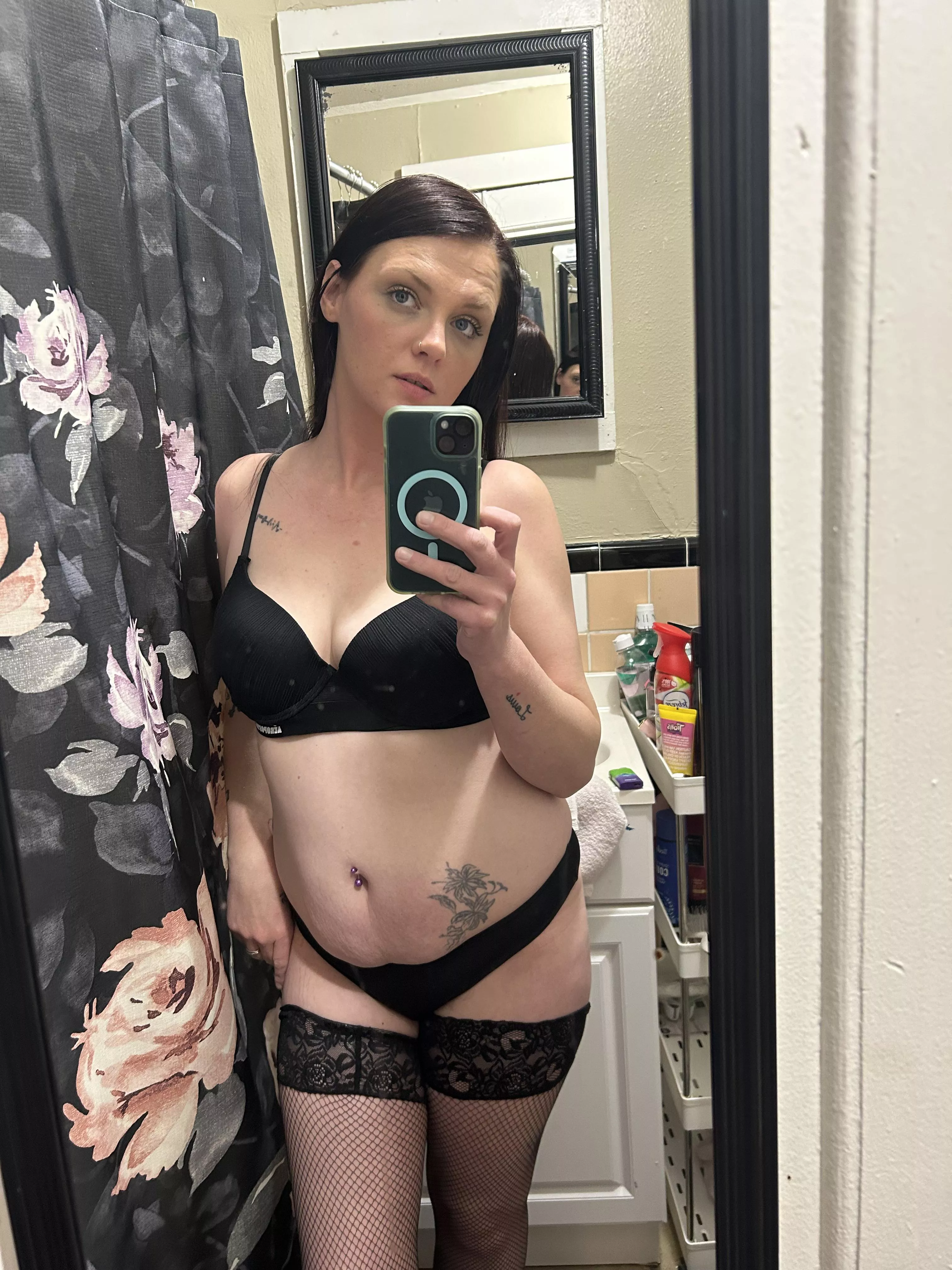 Worship every inch of me? posted by stonerleigh22