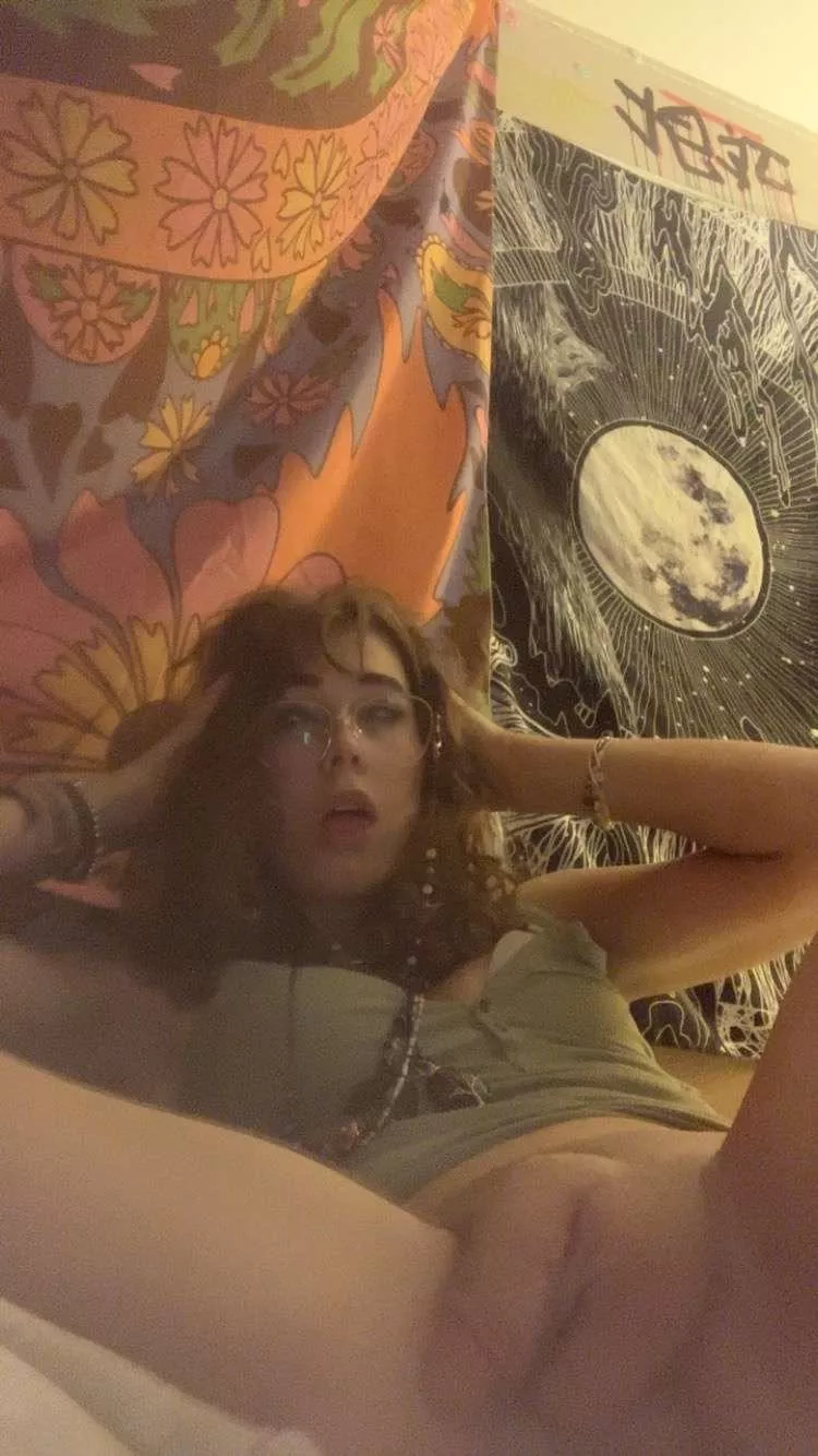 would you make me your personal cumdump? 🤤 posted by misslexi33