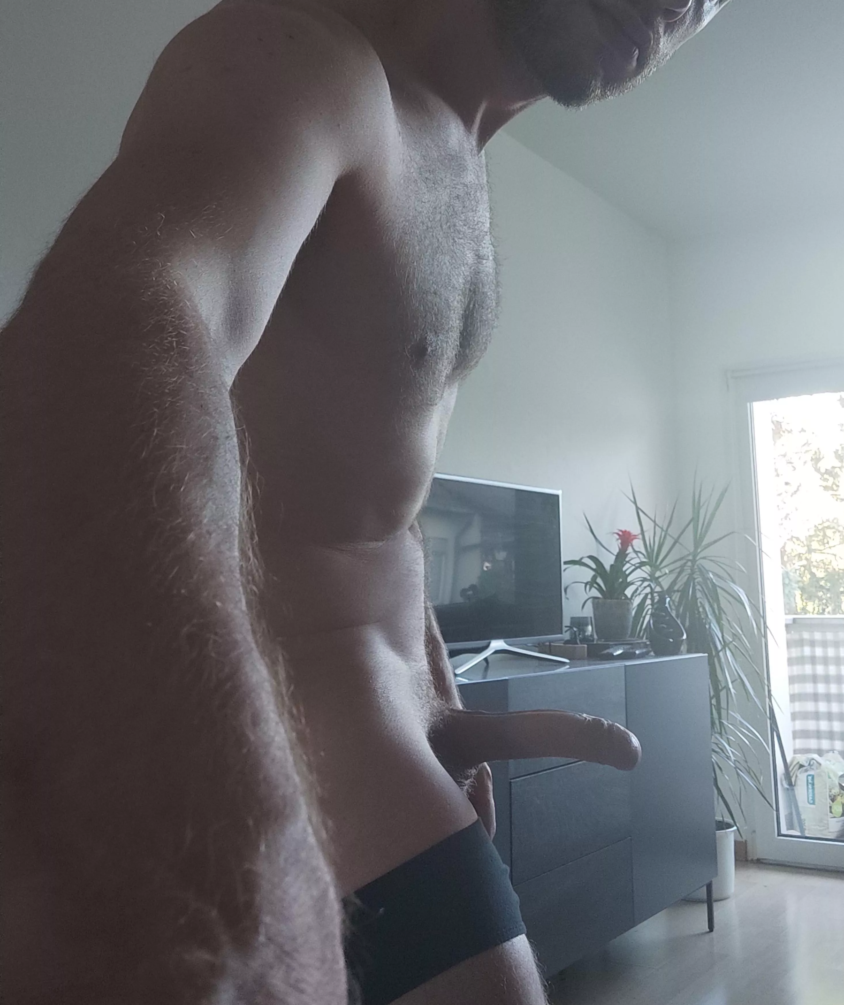 [35] Do you like blonde, hairy and huge? 🥵😈 posted by AaaronSummers