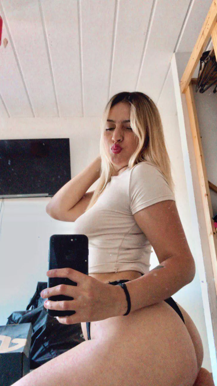 are you into milfs with thick thighs? posted by securelyslalom