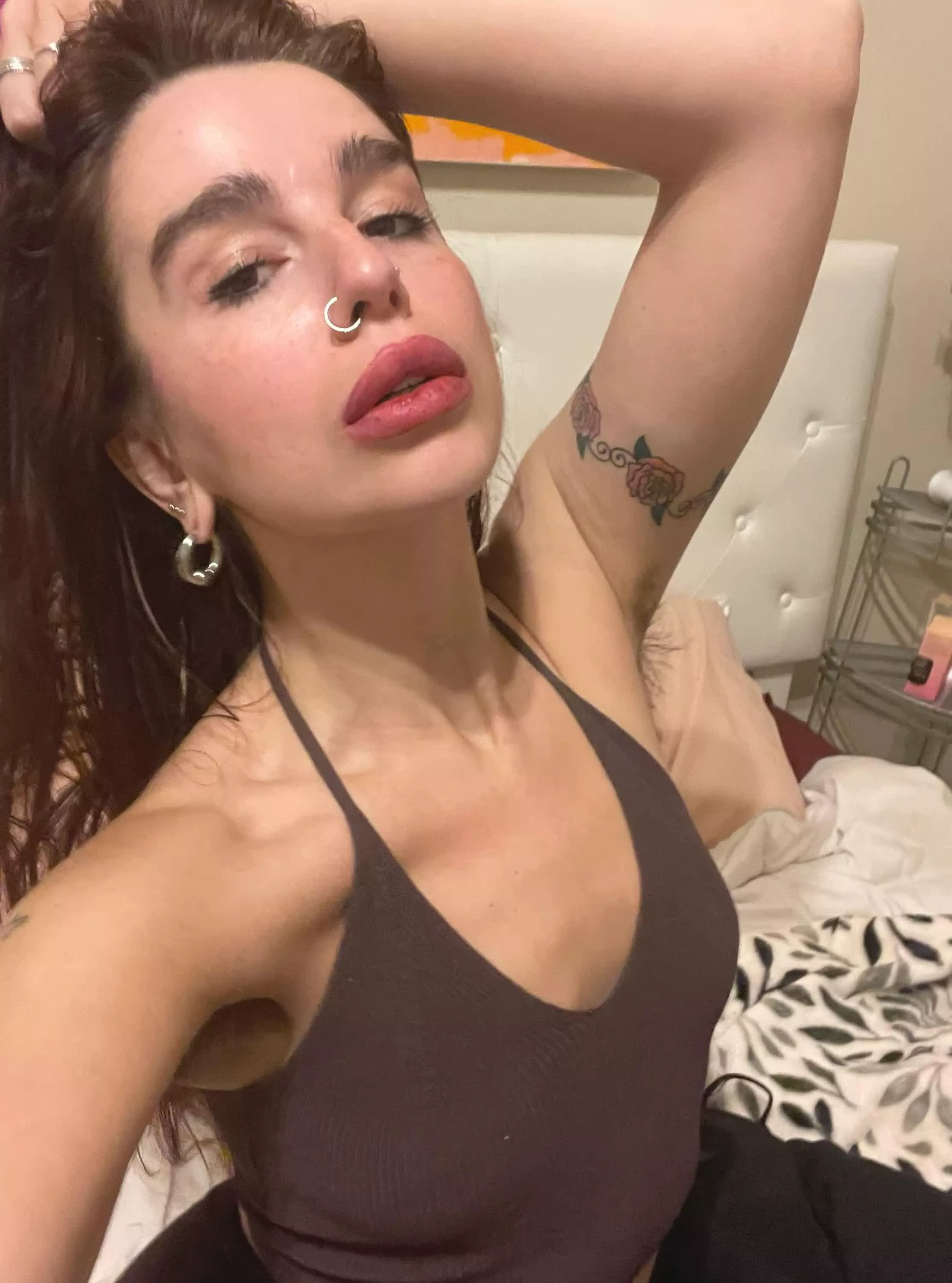 Do you guys prefer a bit sweaty or fresh pits? posted by kmifghfghfghyt