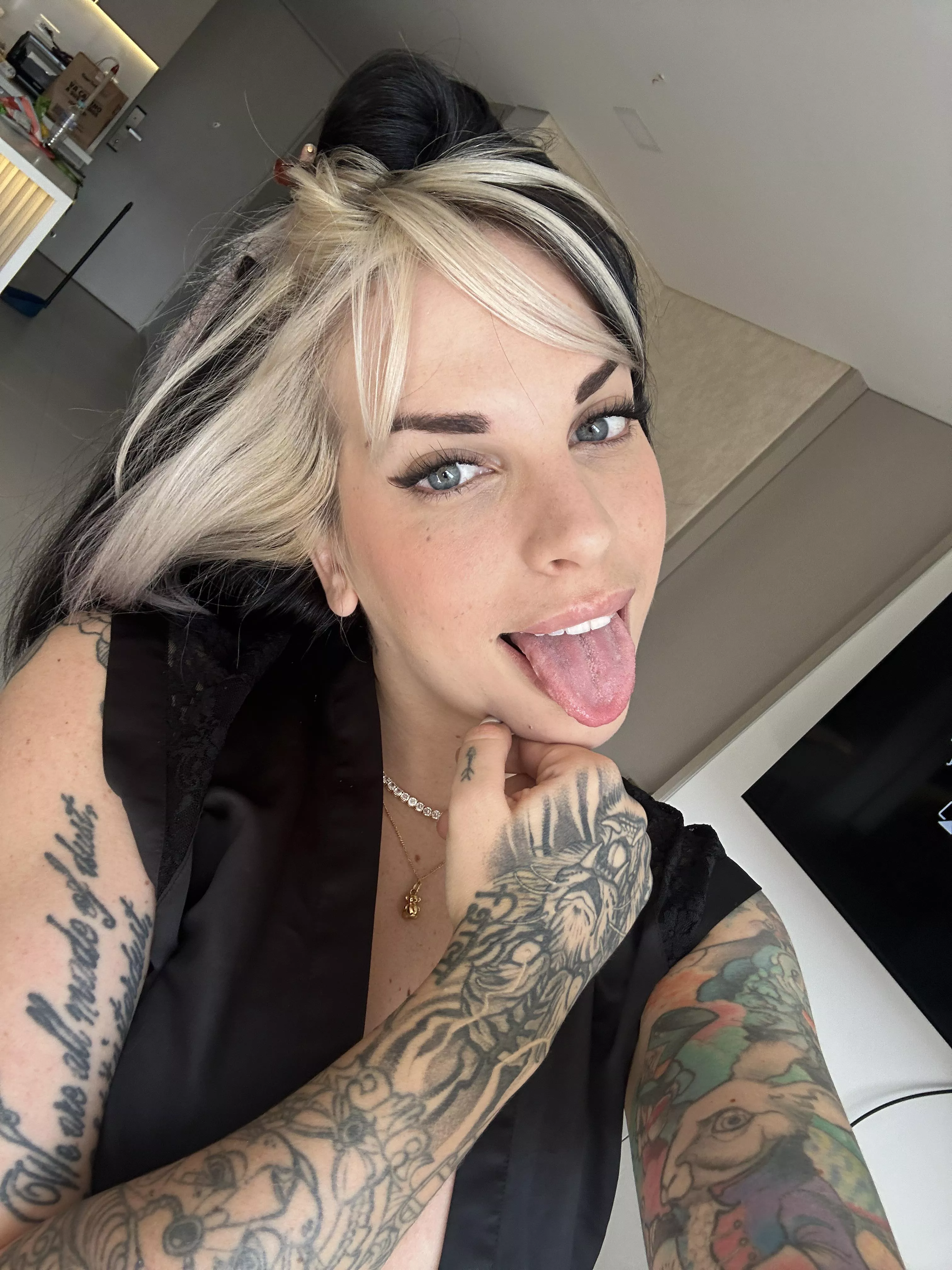 Do you want to cum on my face? posted by ottaviia