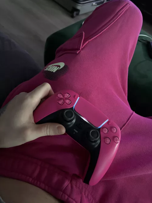 Does anyone play Fortnite by Stock_Department_148