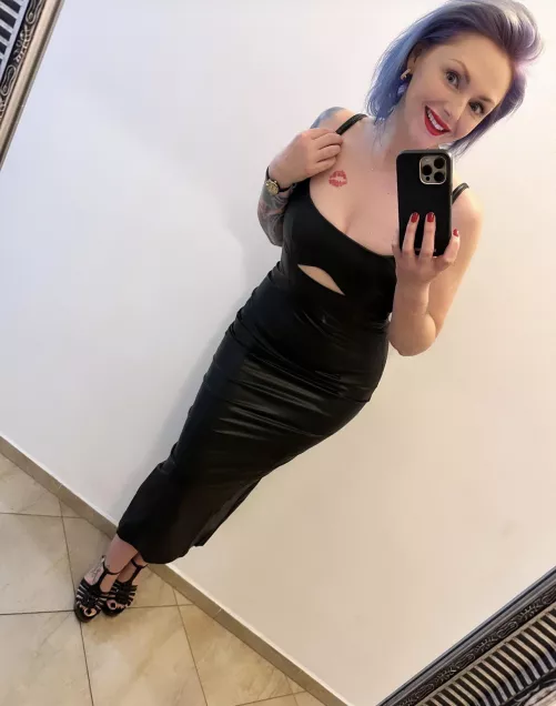 Happy Thursday my leather lovers by theinkedsiren1