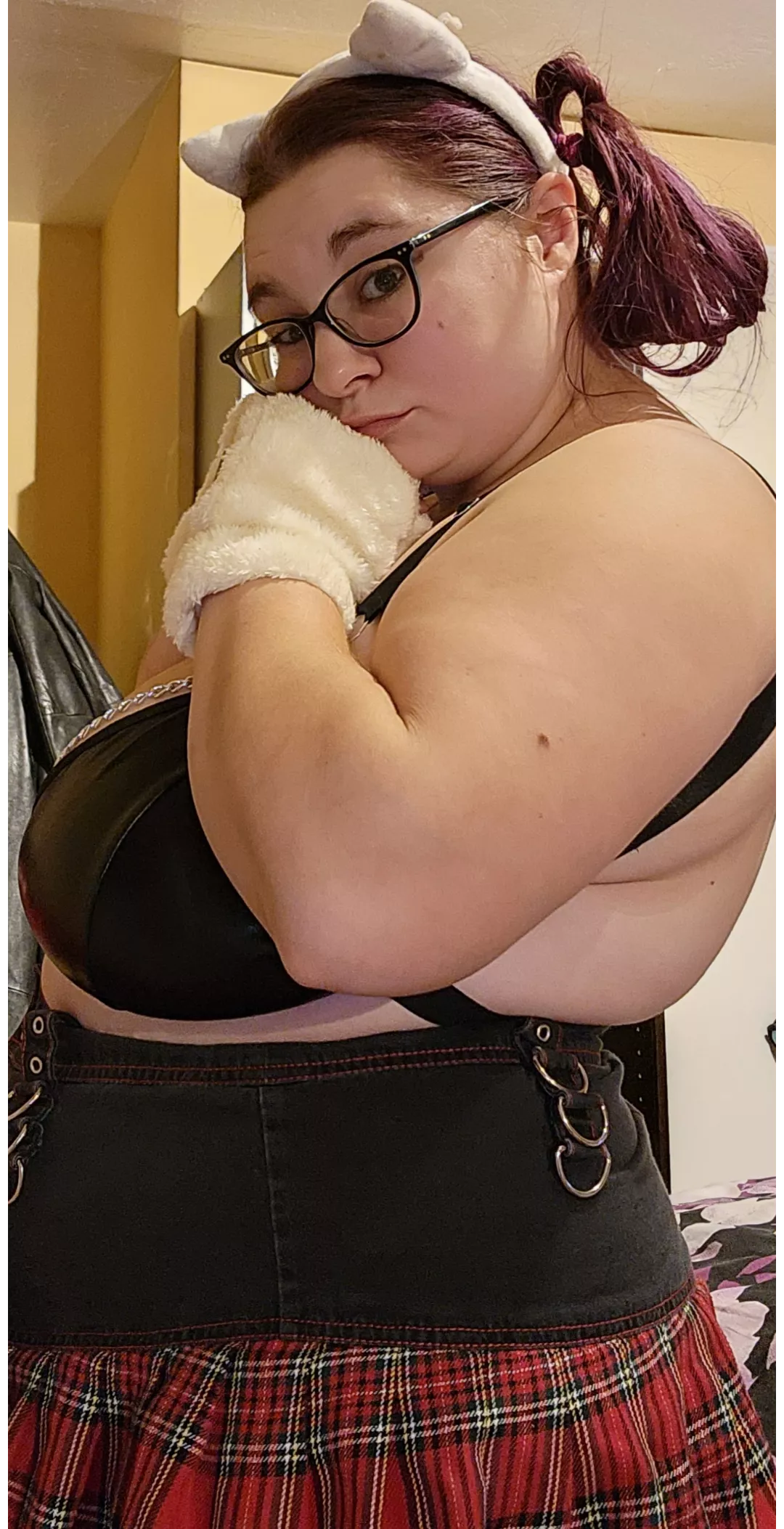 Happy Valentine's day master posted by Mommalioness420