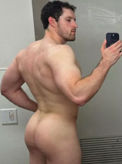 His butt selfie by PeteGuy23