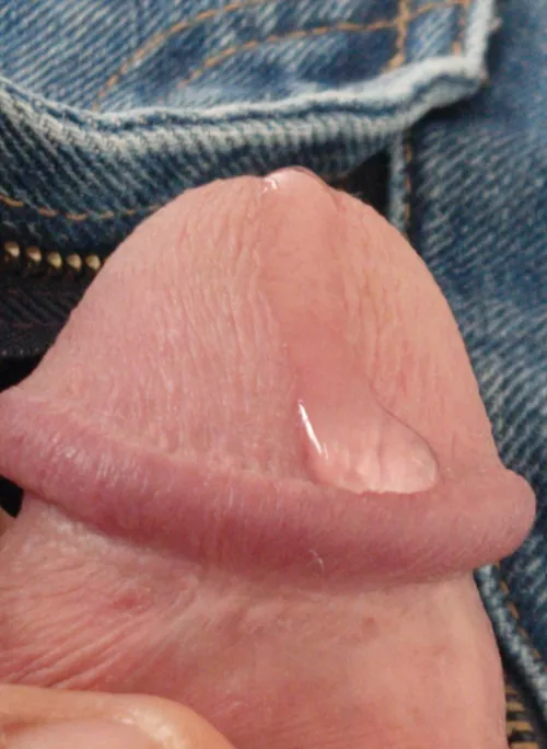 Hot and leaking by Iconoclasta69