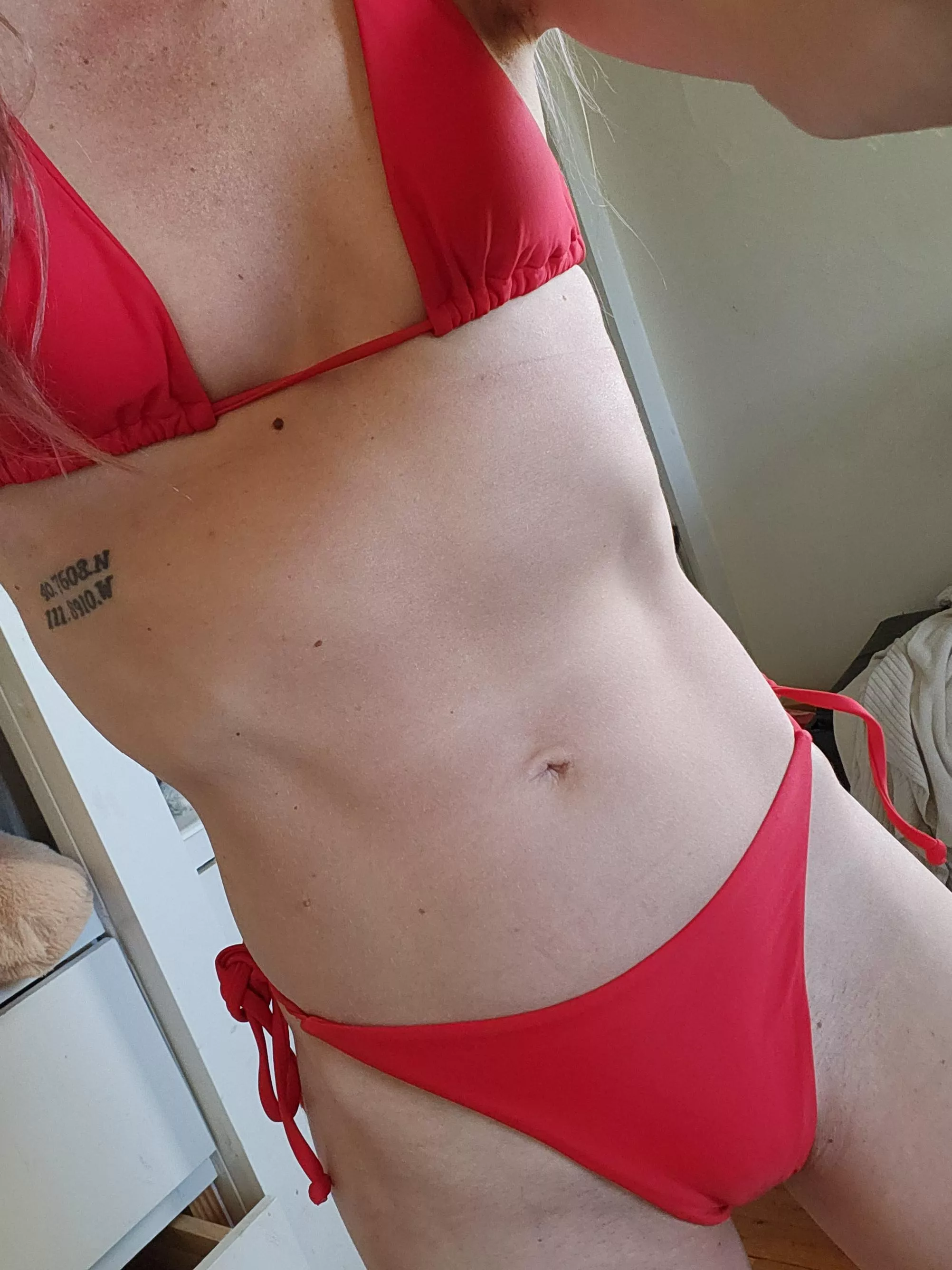 Hot and red hot 33f posted by TinyBlonde15